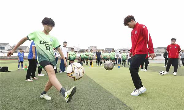 皇冠app“苏超”淮安队球员空降盱眙 点